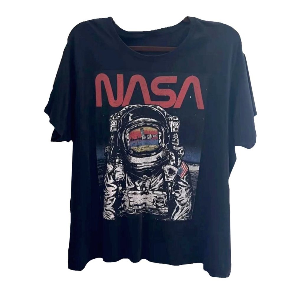 ✨ NASA Astronaut Graphic Tee- Plus Size 3X